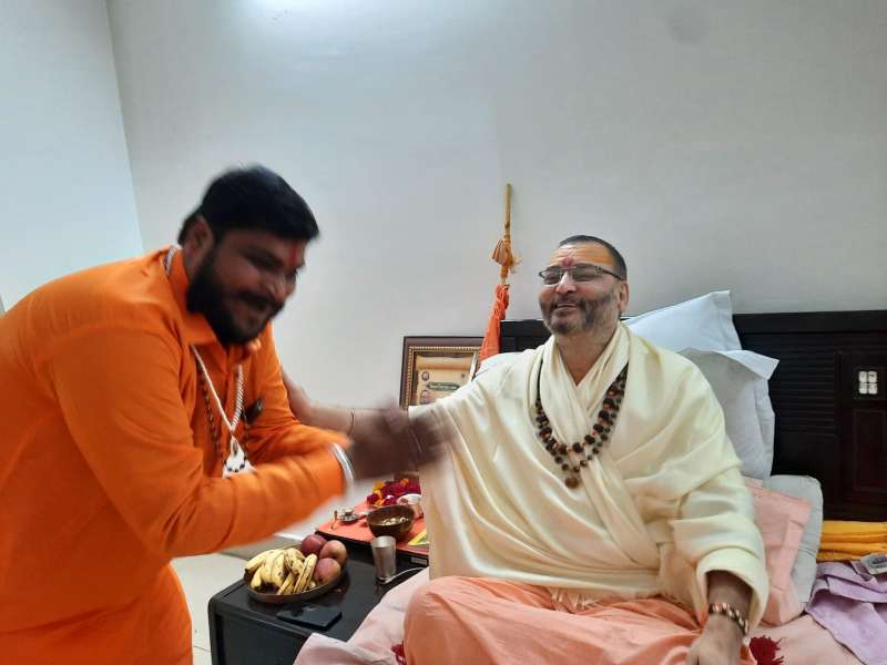 शारदा सर्वज्ञ अखाडा परिषद, अध्यक्ष